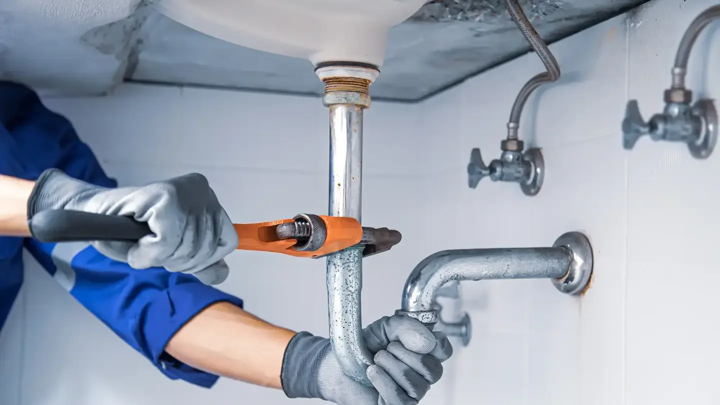 Encanador 24h para vazamento e desentupimento em Cuiabá, MT